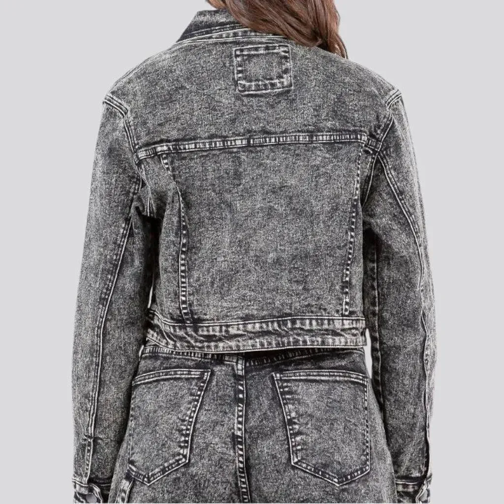 Fashionable slim fit denim jacket for women